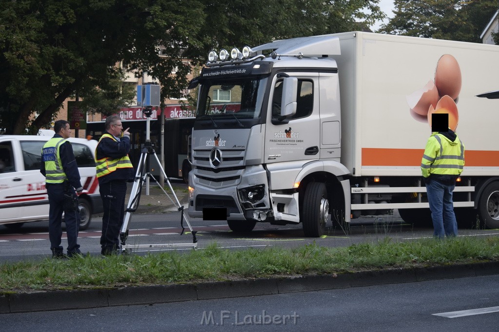 Schwerer VU Koeln Dellbrueck Bergisch Gladbacherstr Herler Ring P089.JPG - Miklos Laubert